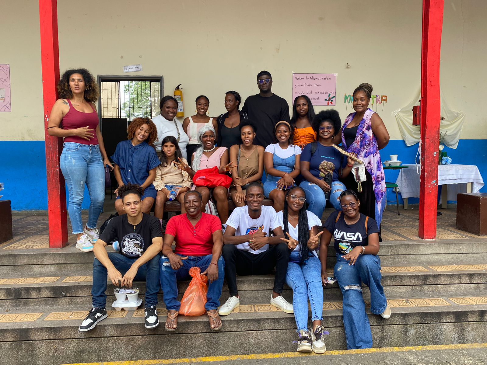 Imagen experiencia hito La paz se toma la palabra grupo reunido